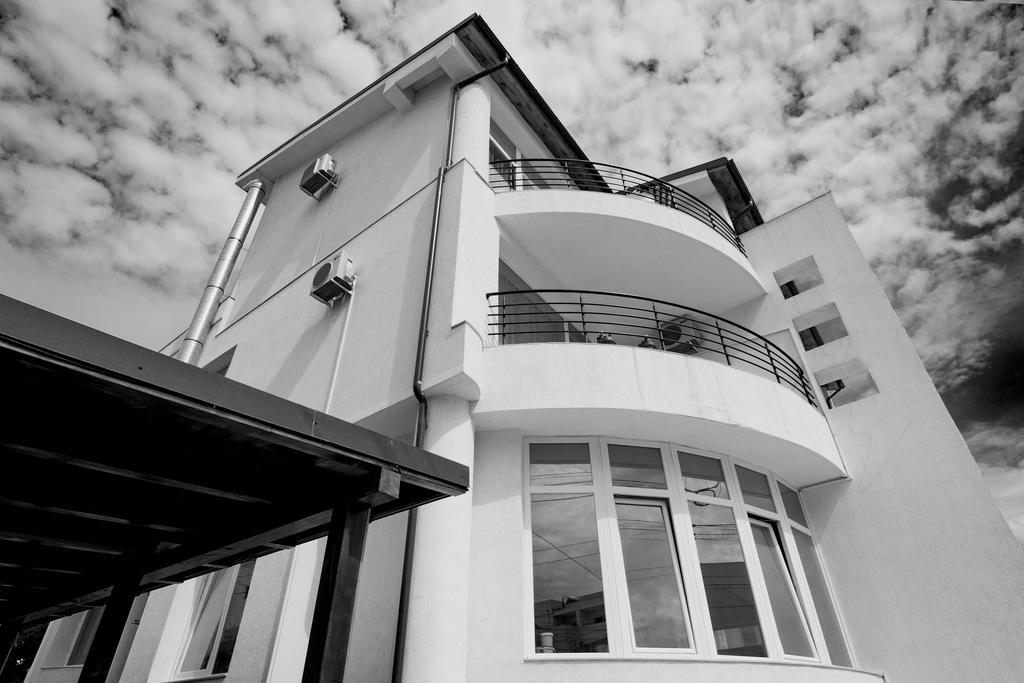 Boutique Vila White Duchess Navodari Exterior photo